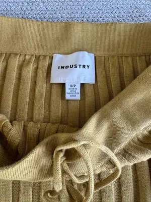 INDUSTRY Chartreuse Yellow Gold Ribbed V-Neck Knit Skirt Set Size Small thumbnail 8