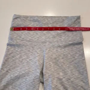TNA Aritzia Heathered Grey‎ Biker Shorts Size Small thumbnail 3