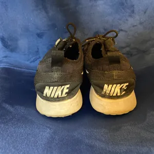 Women’s Nike Black Juvenate Running Shoes Size 8 thumbnail 4