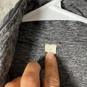 Lululemon Run: Your Heart Out Pullover Heathered Grey and Black Rulu‎ Size 4 thumbnail 6