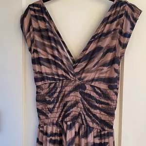 Felicite satin smocked tiger print dress size small. Vneck front and back. NWT thumbnail 7