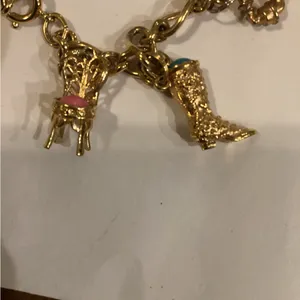 Vintage Avon Goldtone charm bracelet thumbnail 2