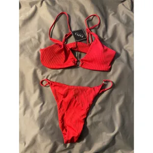 Brand New Zaful Women's Size 6 Red Bikni Set Bottoms Top thumbnail 2