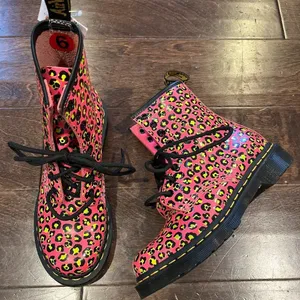 Dr Martens 1460 Leopard Smooth Leather Lace Up Boots Hot Pink NWT thumbnail 1
