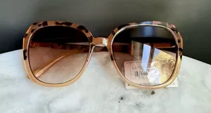 NWT Oscar de la Renta Oversized Tortoise Shell Square Sunglasses OSS1351CE thumbnail 1