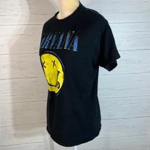 Nirvana Shirt unisex Medium Kurt Cobain Smiley Face Logo Grunge Rock Band Tee thumbnail 6