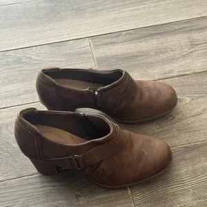 Clarks Collection Brown Leather Ankle Booties Block Heel Side Zip Women’s 8 thumbnail 3