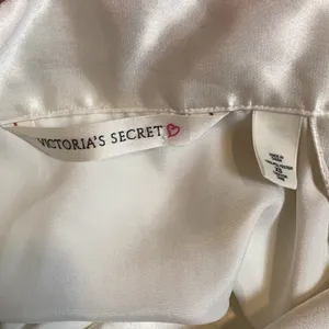 Vtg Victorias Secret White Satin Pajama Top thumbnail 4