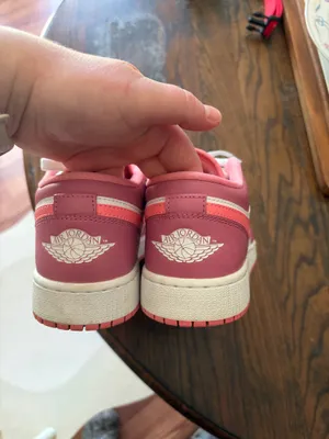 Pink Jordan 1 Low thumbnail 3