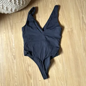 Babaton Black V-Neck Bodysuit thumbnail 3