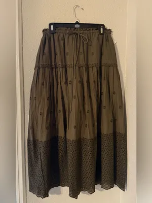 NWT Elie Tahari tiered eyelet maxi skirt in olive/army green. thumbnail 2