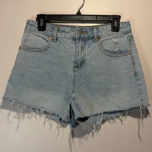 BDG Urban Outfitters- A-Line Raw Hem Light Wash Distressed Denim Shorts- Size 26 thumbnail 2
