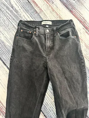 Abercrombie & Fitch The 90’s Straight Mid Rise in Washed Black thumbnail 3