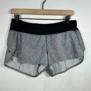 Lululemon Speed Short 2.5” Fractal‎ Alpine White Black Size 6 Running Shorts thumbnail 3