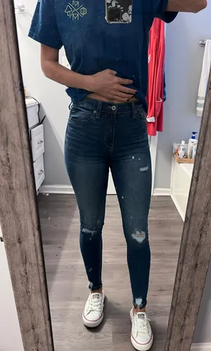 Ripped Skinny Jeans thumbnail 1
