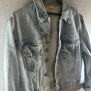 Brandy Melville John Galt Cropped Denim Jacket thumbnail 5