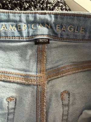 American Eagle Outfitters Light Blue Distressed Mom Straight Leg Jeans Size 4 thumbnail 5