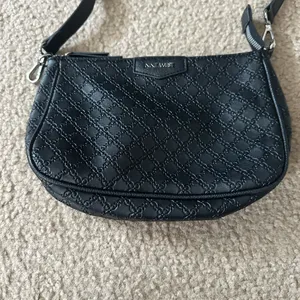 Nine West Black Pebbled Leather Crossbody Bag thumbnail 2