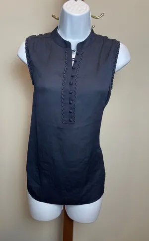 Ann Taylor Petite Top Navy Sleeveless Button Embroidered Size M New With Tag thumbnail 1