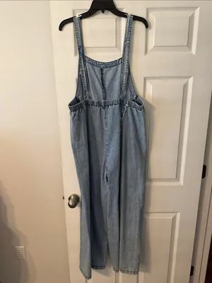 Light Wash Denim Overalls Jumpsuit size L inseam 27” excellent condition thumbnail 3