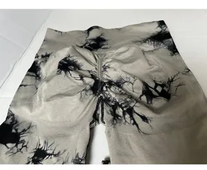 Tie dye scrunch butt leggings size M thumbnail 3