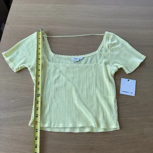 NWT O'Neill 100% Cotton Lemon Yellow Crop Top Sz S Scalloped Hem Square Neck thumbnail 13