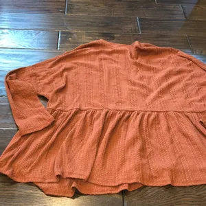 PEACH LOVE CALIFORNIA rust color waffle knit size large top thumbnail 6