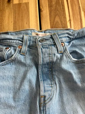 Levi’s Wedgie Straight Jeans 28x28 Light Wash Distressed High Rise thumbnail 4
