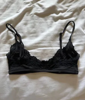 Skims Bralette thumbnail 3