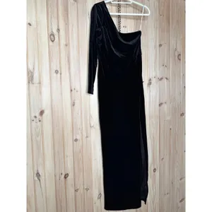 NWT Lulus Mysterious Elegance Black Velvet One-Shoulder Maxi Dress Gala Sz M thumbnail 2