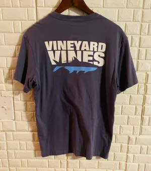 Vineyard Vines women's T-shirt 26 length x 18 width thumbnail 3