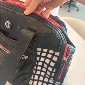 Lululemon Black & White Grid Duffel Gym Bag (Peeling) thumbnail 11