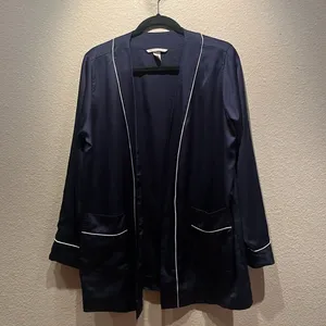 Victoria’s Secret Satin-Like Navy Blue Pink Trim Jacket Style Robe Size Medium thumbnail 3