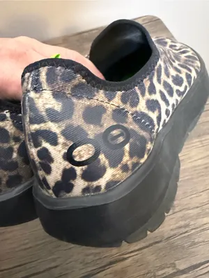 Oofos OOmg eeZee Women’s Size 9 EU 40 Shoes Cheetah Black Sole Recovery Sneaker thumbnail 9