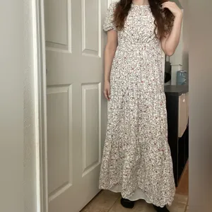 WAYF‎ Plaza Ditsy Floral Tiered Cotton Cut-Out Maxi Dress Sz Small Puff Sleeve thumbnail 2
