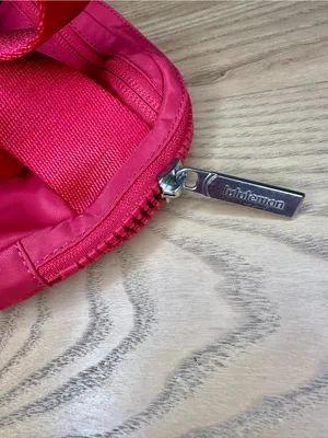 NWT Lululemon Athletica Everywhere Belt Bag 1L Fuchsia Pink thumbnail 9