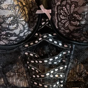Victoria’s Secret Pink and Black Lace Corset Style Bra Size M DD thumbnail 2