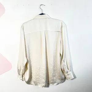 Wilfred‎ Aritzia Satin Button Down Blouse XS Ivory Cream Long Sleeve Shirt thumbnail 2