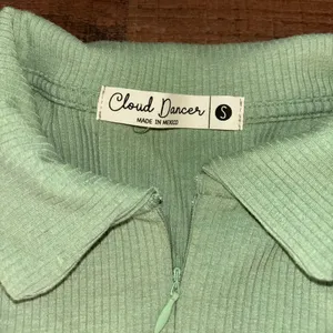 Green 1/4 zip shirt with collar. NWT thumbnail 3