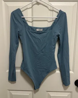 Aritzia Babaton Contour Square Neck Bodysuit Size Medium thumbnail 1