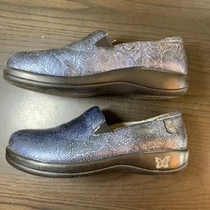 Alegria PG Lite Womens‎ Blue Metallic Lace Print Leather Slip On Clogs 40 READ thumbnail 3