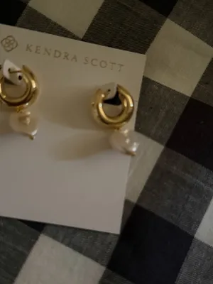 BNWT Kendra Scott Sasha Heart in Gold Huggies w/Pearl Heart Charm $90 thumbnail 10