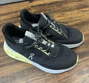 On Sneakers Cloud Running thumbnail 1