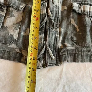 BKE Women's Camouflage Utility Jacket Small Full Zip Up Criss Cross Pockets thumbnail 6