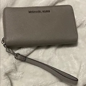 Michael Kors Wallet thumbnail 1