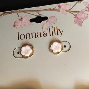 Pink flower stud earrings with matching yellow hair scrunchie thumbnail 3