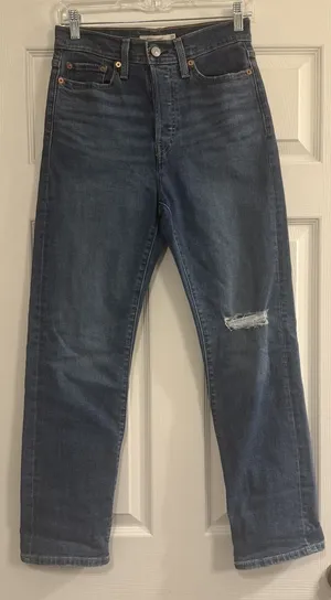 Levis‎ Jeans Womens 27 Wedgie Straight Blue Distressed Denim Stretch High Rise thumbnail 1