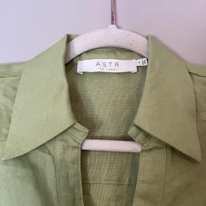 ASTR The Label Kathlynn Linen Blend Front Twist Collared Crop Top Celery Green thumbnail 5