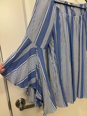 Flowy, bell sleeve blue/white top Blue Size M thumbnail 3