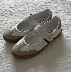 GBG Sneakers White Size 5.5 thumbnail 1